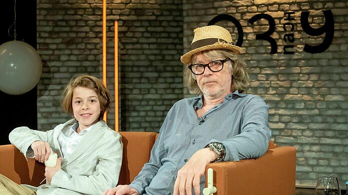 Helge Schneider mit seinem Sohn Charlie.