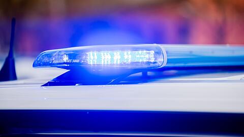 Nach einem Hausbrand geht die Polizei von Brandstiftung aus. (Symbolbild)