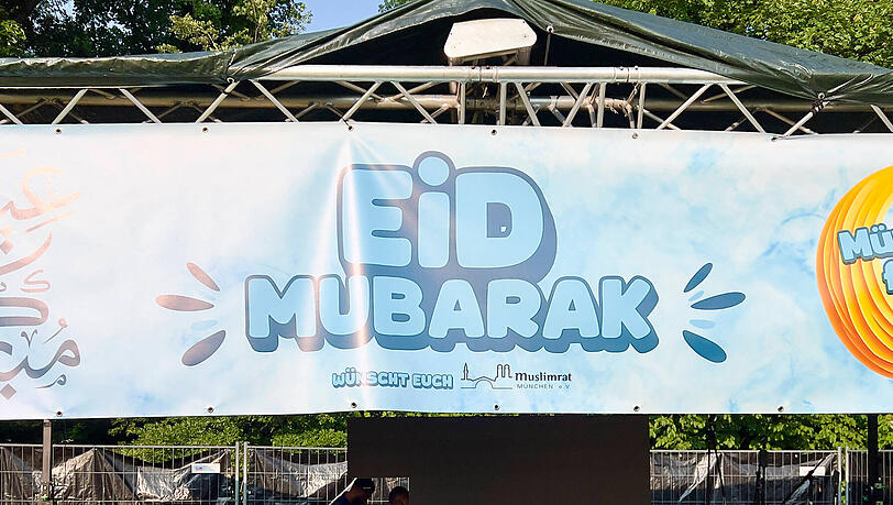 "M&uuml;nchen feiert Eid": Ein Plakat beim Fest 2025, damals im Luitpoldpark.