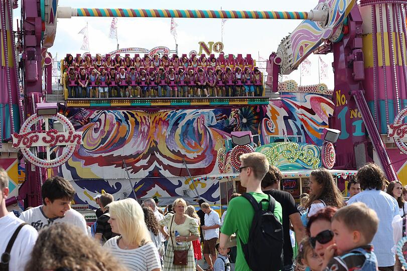 14:10 Uhr: Wer seinen Schuh nicht mehr findet, war vielleicht im "Top Spin", denn hier baumeln die Beine frei in der Luft.