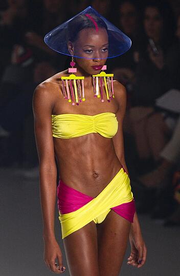 Gewagte Kleider und viel nackte Haut: Das ist die Fashion Week in Sao Paulo.