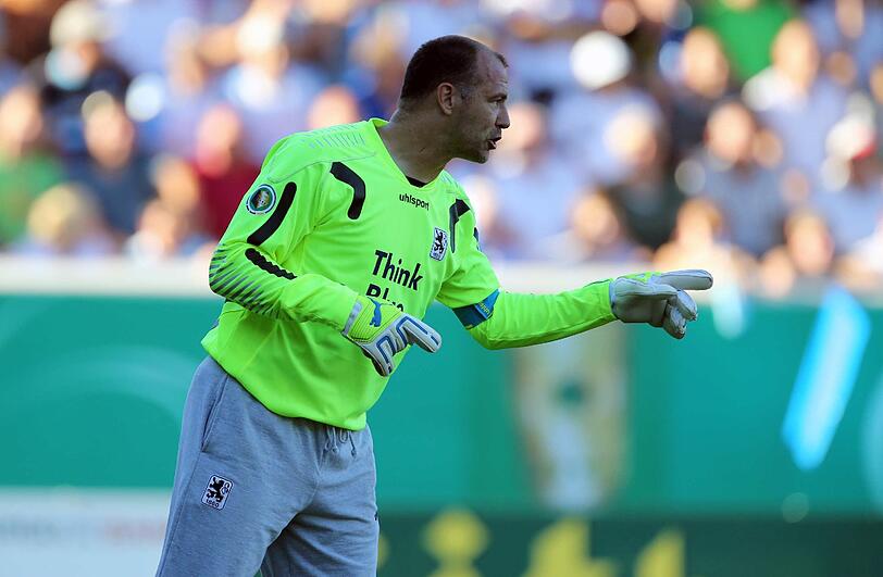 GABOR KIRALY: NOTE 3.
Wehrte erst mit einem Super-Reflex die bis dahin größte Chance der Auer ab. Sah beim Gegentor aber nicht ganz glücklich aus.