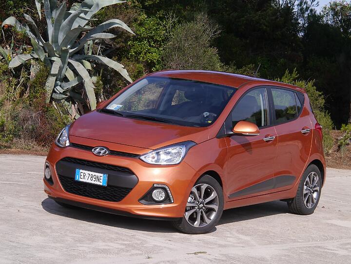 Angenehmes Äußeres und innere Werte: Der neue Hyundai i10 bietet ab 9950 Euro relativ viel Platz bei sehr kompakten Abmessungen.