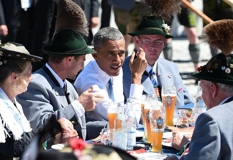 Ganz schön viel Tracht: US-Präsident Barack Obama bekam beim G7-Gipfel in Elmau die volle Dosis Bayern ab.