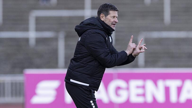 Vor Mammutaufgabe: Türkgücü- Trainer Andreas Heraf.