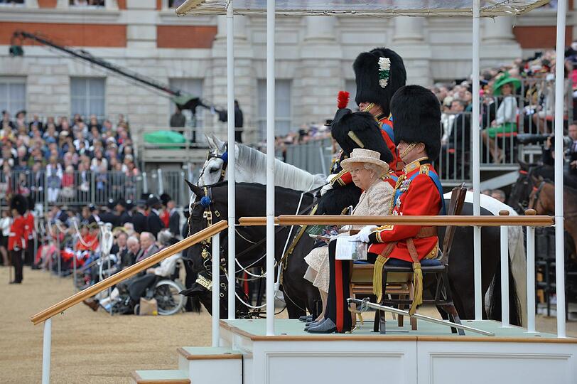 Die Queen hat am Samstag zusammen mit ihrem Ehemann Prinz Philip bei einer Parade ihren Geburtstag nachgefeiert.