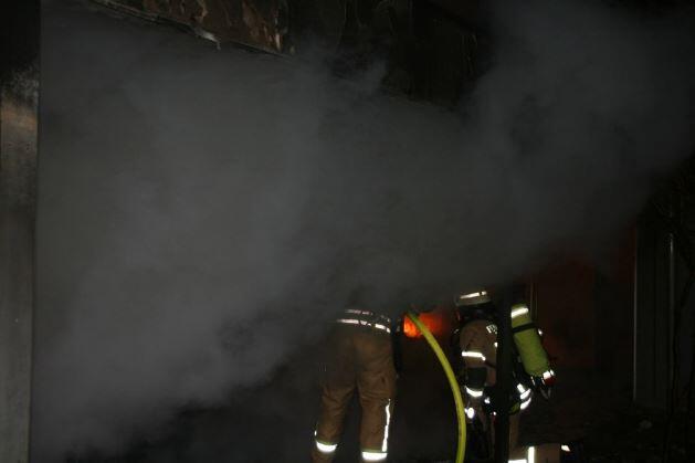 Ein Großbrand zerstörte in der Nacht zum Donnerstag große Teile eines Kindergartens.