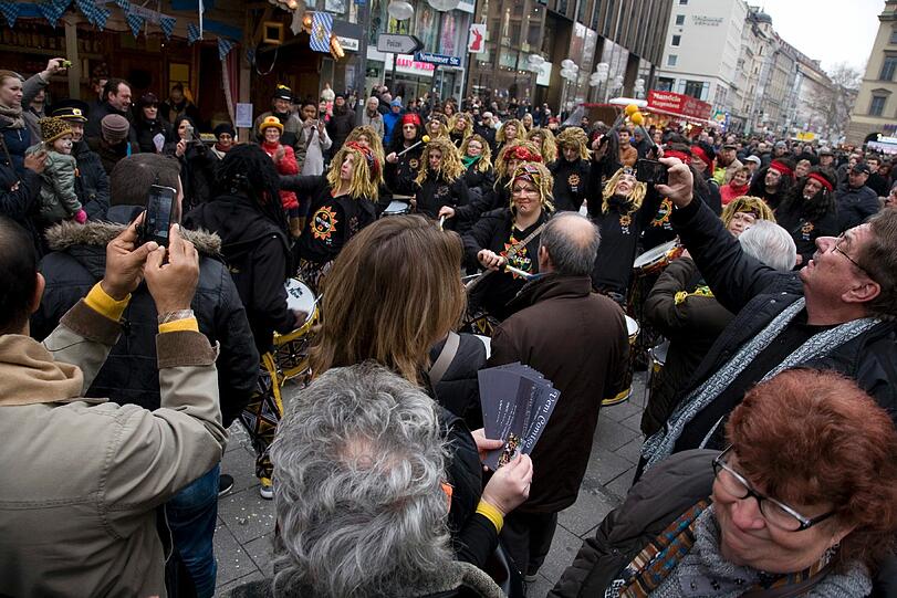 Buntes Treiben am Faschingssonntag in der Innenstadt