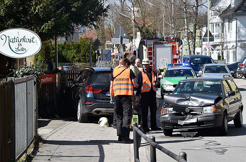 In Solln hat sich am Montag ein spektakulärer Unfall ereignet. Die Bilder.