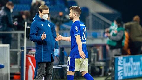 Schalke setzte gegen Leipzig gleich auf Neuzugang Shkodran Mustafi (r).