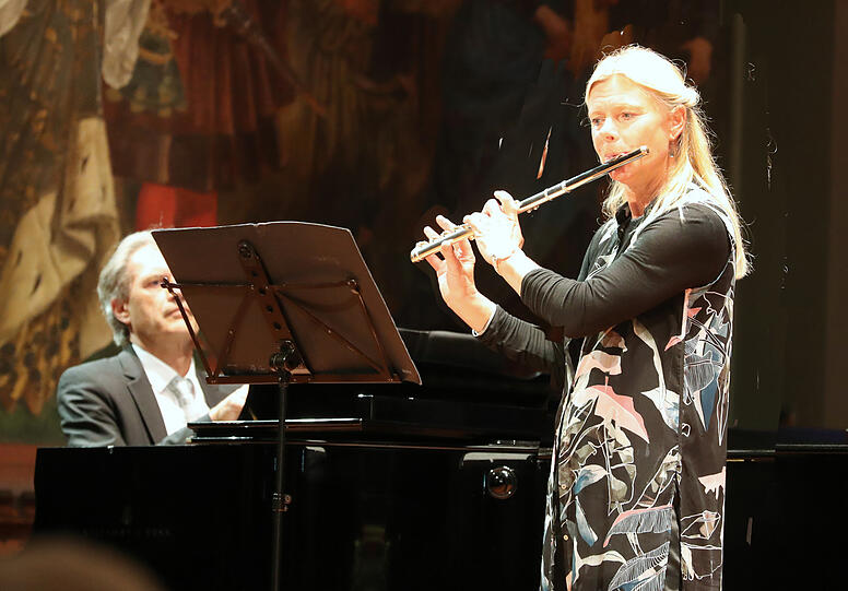 Musikalisch umrahmt wurde der Festakt von Christiane Gördes-Steffens an der Querflöte und Peter Papritz am Klavier.