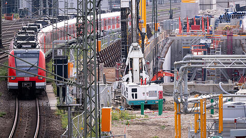 Die Arbeiten an der Zweiten Stammstrecke gehen auch 2023 weiter – so soll an der S-Bahn-Station Laim über die Bauzeit hinweg ein runderneuerter barrierefreier Bahnhof entstehen. (Archivbild)