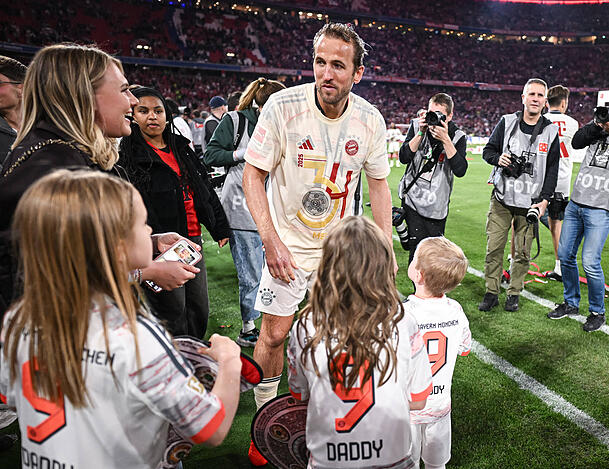 Einen Meistertitel hat Kane mit seiner Familie bereits bejubeln dürfen - weitere Trophäen sollen folgen. Einen Meistertitel hat Kane mit seiner Familie bereits bejubeln dürfen - weitere Trophäen sollen folgen.