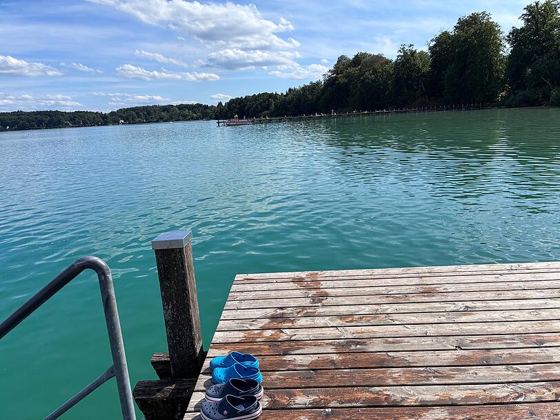 Blick vom Badesteg aufs Wasser. Blick vom Badesteg aufs Wasser.
