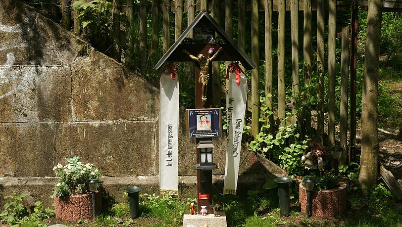 Ein Mahnmal erinnert an der Wittelsbacherstraße an die ermordete Michaela. Ein Mahnmal erinnert an der Wittelsbacherstraße an die ermordete Michaela.