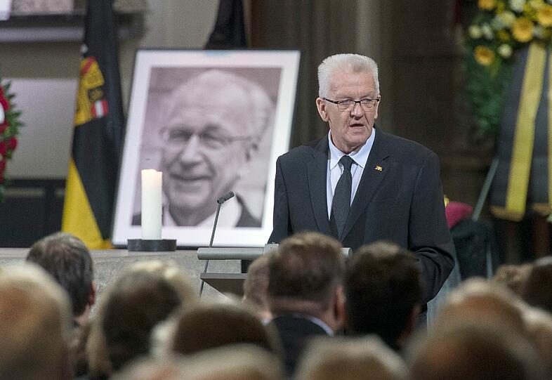 Winfried Kretschmann hält während der Trauerfeier für den ehemaligen Ministerpräsidenten Lothar Späth eine Ansprache.