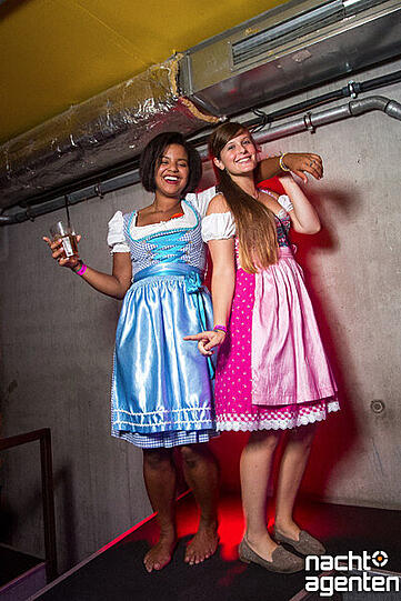 Etwas züchtiger, aber immer noch ganz schön sexy waren die After-Wiesn-Partys am Wochenende im Neuraum.