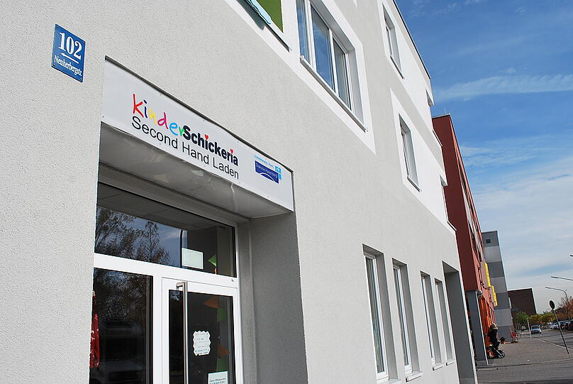 Die Diakonie betreibt im Hasenbergl einen Secondhand-Laden für Kinderkleidung.