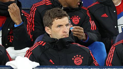 Thomas Müller saß beim Spiel gegen Manchester City zunächst nur auf der Bank.