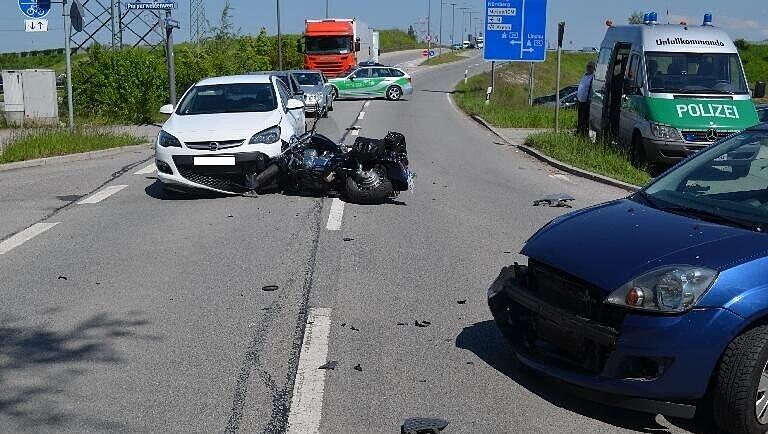 Beim Abbiegen kam es in Lochhausen zu dem folgenschweren Unfall. Beim Abbiegen kam es in Lochhausen zu dem folgenschweren Unfall.