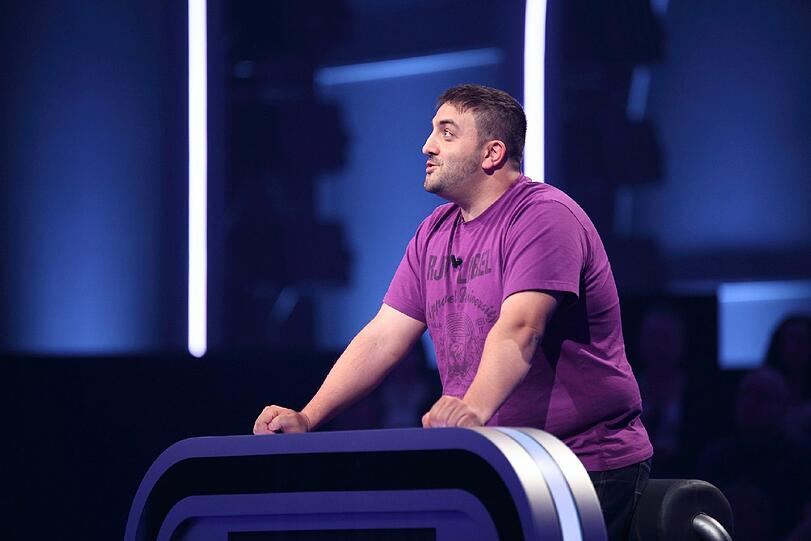 Akis Konstantinidis (36) ist Justizvollzugsbeamter aus Lambsheim. Vor seinem aktuellen Job als Schließer im Gefängnis hat er bereits vier Ausbildungen absolviert: als Rettungssanitäter, Elektriker, Reiseverkehrs- und Versicherungskaufmann.