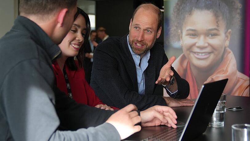 Bestens gelaunt war Prinz William in regem Austausch mit den Betreibern der Organisation Mental Health Innovations.