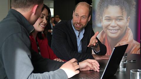 Bestens gelaunt war Prinz William in regem Austausch mit den Betreibern der Organisation Mental Health Innovations.