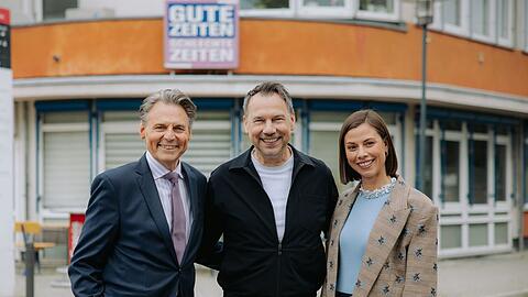 Wolfgang Bahro (li.), Bestsellerautor Sebastian Fitzek und Anna-Katharina Fecher am "GZSZ"-Set.