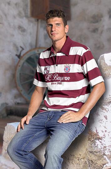 Freizeit-Chic: Mario Gomez im FC-Bayern-Fanshirt.