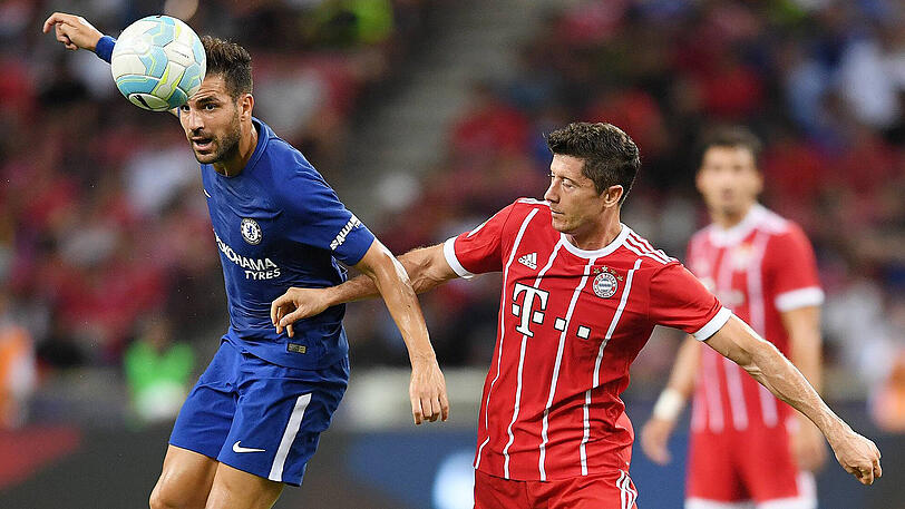 Die Profis des FC Bayern feiern ihr ersehntes ErfolgserlebnisDas war wieder ziemlich Bayern-like. Mit 3:2 (3:1) besiegt der deutsche Meister Englands Champion FC Chelsea nach starkem Start in Singapur. Es war der erste Erfolg auf der so strapaziösen Asien-Reise.