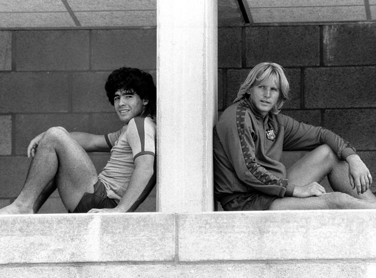 Ballstreichler unter sich: Maradona und Bernd Schuster bei Barça.