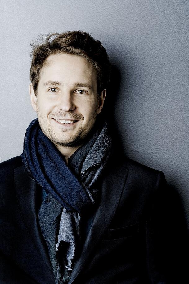 Clemens Schuldt ist Chefdirigent des Münchener Kammerorchesters. Clemens Schuldt ist Chefdirigent des Münchener Kammerorchesters.