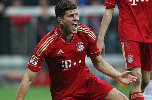 Gegen Madrid, ist Bayerns Torschützenkönig Gomez überzeugt, werden die Fans die Spieler nach vorne peitschen.