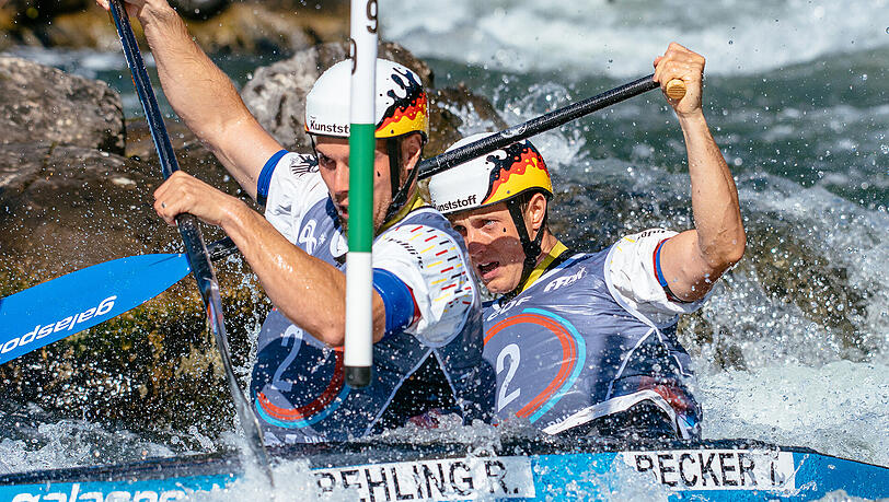 Die deutschen Kanuten Robert Behling (links) und Thomas Becker im Canadier-Zweier. Die deutschen Kanuten Robert Behling (links) und Thomas Becker im Canadier-Zweier.