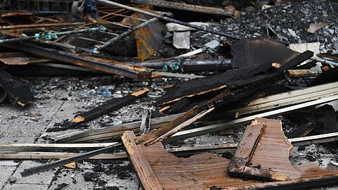Große Zerstörung hat ein Brand in einem türkischen Geschäft in Waldkraiburg angerichtet. Foto: Angelika Warmuth/dpa/Archivbild