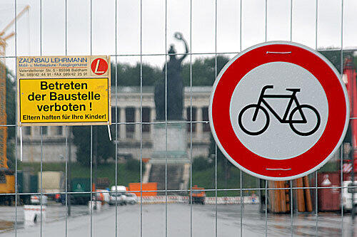 Ausgesperrt: Während des Wiesn-Aufbaus sind viele Straßen und Wege nicht zugänglich.