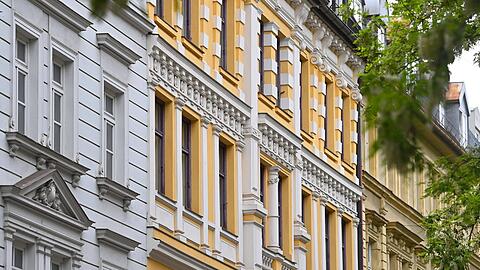 Eine sanierte Altbauwohnung nahe Gärtnerplatz? München ist vor Hamburg und Frankfurt immer noch die teuerste Stadt Deutschlands. Neben Lage zählt derzeit auch wieder Qualität. Kaufinteressierte überlegten wieder genauer, welche Objekte Potenzial haben