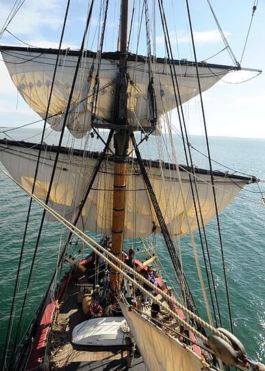 Bilder des legendären Dreimasters "Bounty": Das Filmschiff ist in Seenot geraten