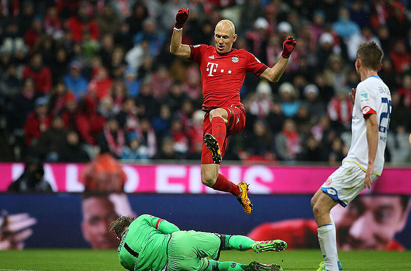 Arjen Robben, Note 2: Wie immer sehr engagiert, suchte als einer der wenigen Bayern-Profis auch mal den Abschluss. So etwa beim Ausgleich: Wuchtete den Ball aus 20 Metern ins rechte Eck (65.).