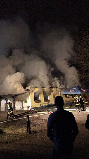 Der Brand am Sonntagabend zerstörte das komplette Vereinsheim des FC Teutonia München.