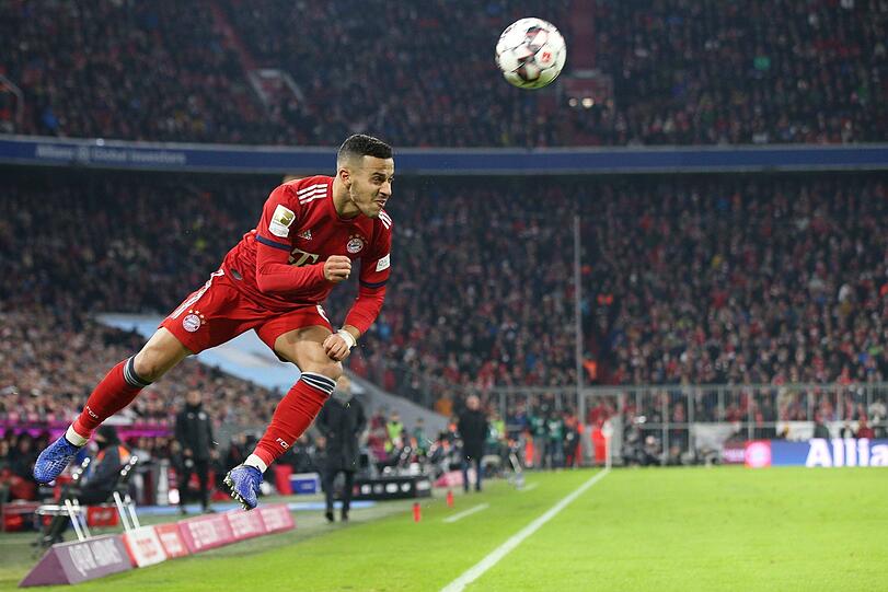 THIAGO - NOTE 3: Bayerns Denker, Lenker und Ballverteiler. So richtig Kontrolle über die Partie bekam er aber nicht.