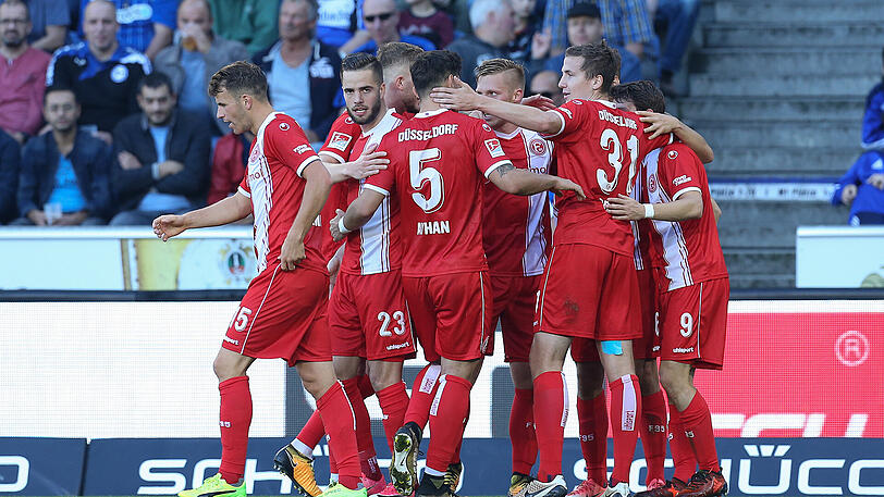 Fortuna Düsseldorf hat allen Grund zum Jubeln: Das Team besiegte Bielefeld und festigt den ersten Tabellenplatz.