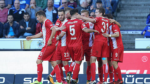Fortuna Düsseldorf hat allen Grund zum Jubeln: Das Team besiegte Bielefeld und festigt den ersten Tabellenplatz.