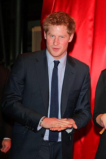Wilde Saufgelage, Nazi-Verkleidung auf einer Kostümparty und Nacktbilder: Prinz Harry hat es in jungen Jahren ordentlich krachen lassen.