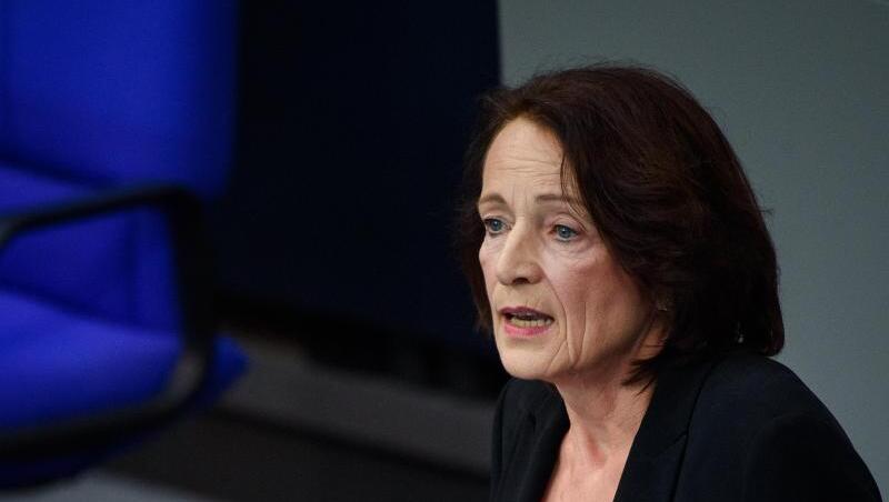 Dagmar Freitag (SPD), Bundestagsabgeordnete und Sprecherin der Arbeitsgruppe Sport der SPD-Bundestagsfraktion. Foto: Gregor Fischer/Archiv Dagmar Freitag (SPD), Bundestagsabgeordnete und Sprecherin der Arbeitsgruppe Sport der SPD-Bundestagsfraktion. Foto: Gregor Fischer/Archiv