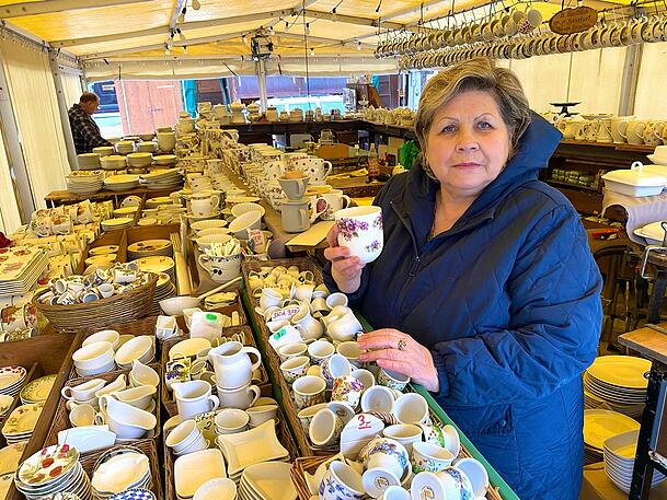 Sie sucht einen Nachfolger für ihren Porzellanstand: Barbara Bartnick (72) – seit 46 Jahren ist sie schon auf der Auer Dult. Sie sucht einen Nachfolger für ihren Porzellanstand: Barbara Bartnick (72) – seit 46 Jahren ist sie schon auf der Auer Dult.