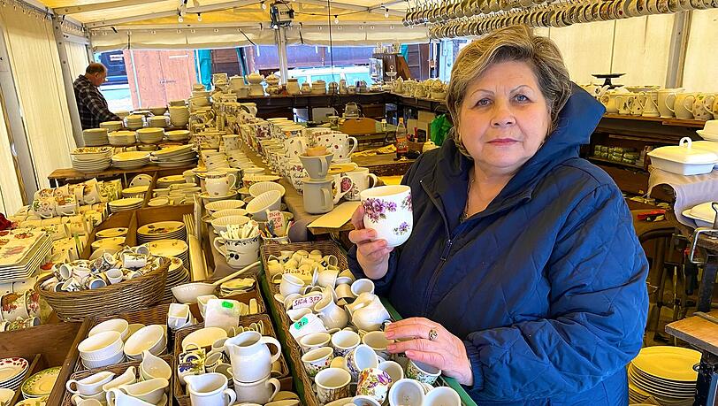Sie sucht einen Nachfolger für ihren Porzellanstand: Barbara Bartnick (72) – seit 46 Jahren ist sie schon auf der Auer Dult. Sie sucht einen Nachfolger für ihren Porzellanstand: Barbara Bartnick (72) – seit 46 Jahren ist sie schon auf der Auer Dult.