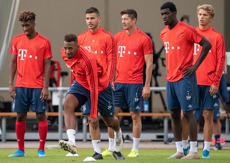 Kingsley Coman, Jérôme Boateng, Lucas Hernandez, Robert Lewandowski, Kwasi Okyere Wriedt und Fiete Arp (l. n. r.) während des Bayern-Trainingslagers 2019 in Rottach-Egern.