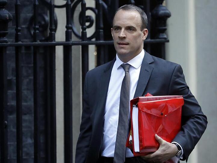 Als möglicher May-Nachfolger wird unter anderem der zurückgetretene Brexit-Minister Dominic Raab genannt.