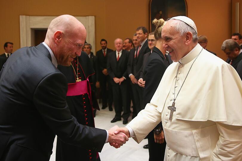 Große Ehre für den FC Bayern: Die Bilder von der Privataudienz bei Papst Franziskus.